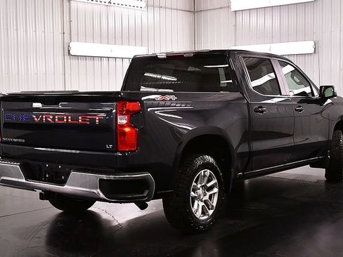 Used 2022 Chevrolet Silverado 1500 LT AWD/4WD image 7