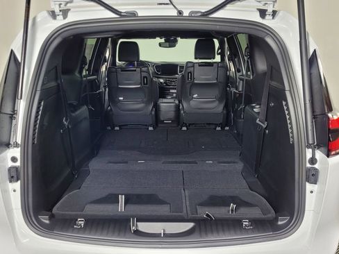 New 2026 Chrysler Pacifica Select image 10
