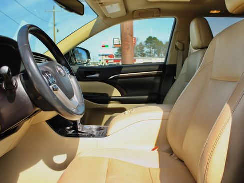 Used 2016 Toyota Highlander Limited image 15