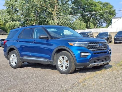 Certified 2022 Ford Explorer XLT w/ Equipment Group 202A AWD/4WD image 1