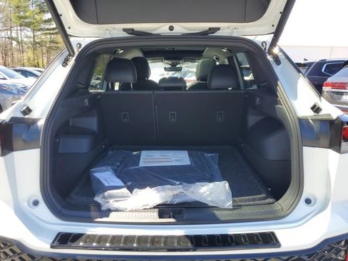 New 2026 Volkswagen Tiguan SE R-Line FWD image 8