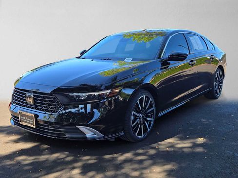 Used 2023 Honda Accord Touring image 7