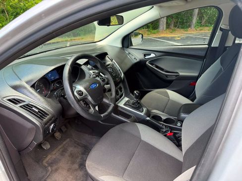 Used 2014 Ford Focus SE FWD image 2