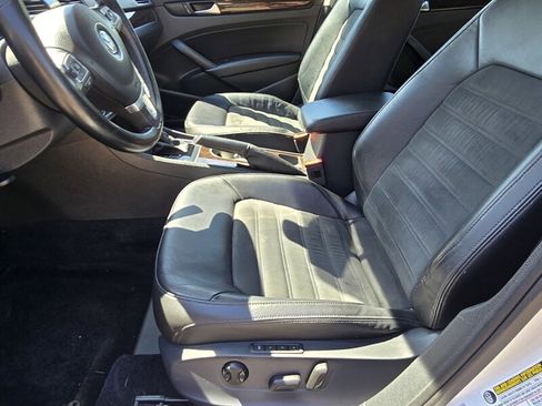 Used 2015 Volkswagen Passat 3.6 SEL Premium FWD image 11