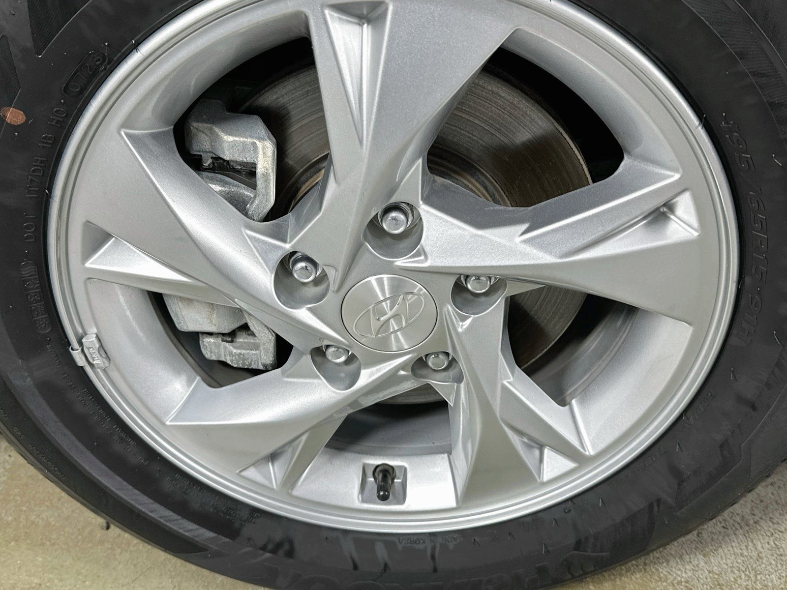 Used 2023 Hyundai Elantra SE FWD image 28