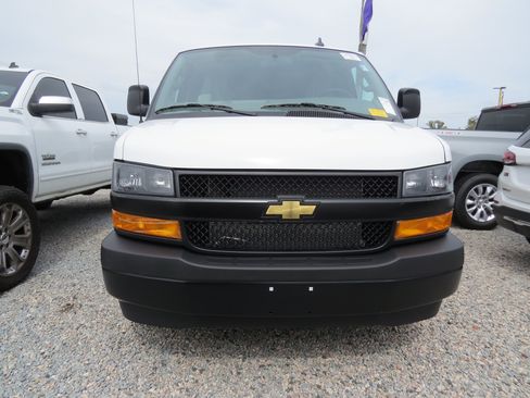 Used 2025 Chevrolet Express 2500 Extended w/ Driver Convenience Package RWD image 11