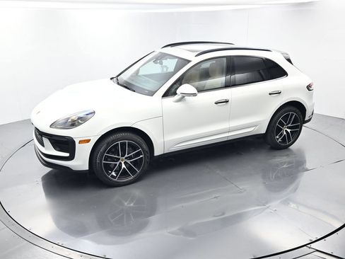 Certified 2023 Porsche Macan AWD/4WD image 32