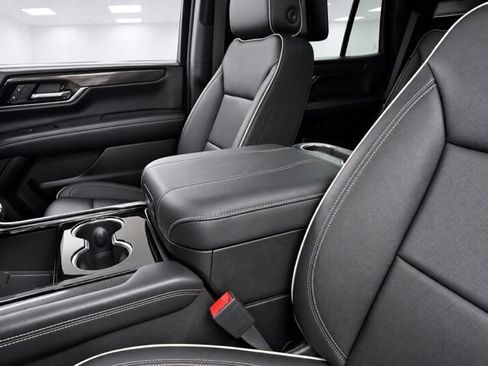 Used 2025 GMC Yukon Elevation w/ Elevation Premium Package AWD/4WD image 44