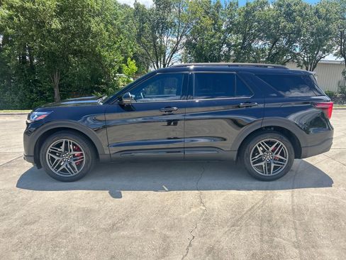 Used 2025 Ford Explorer ST w/ Sun And Sound Package RWD image 2
