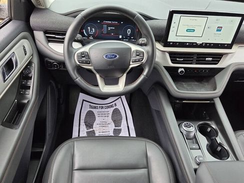 Used 2025 Ford Explorer Active w/ Active Comfort Package RWD image 8