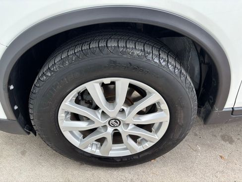 Used 2020 Nissan Rogue SV image 11