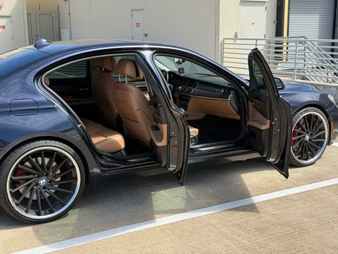 Used 2014 BMW 750i image 19