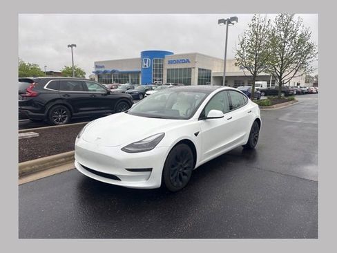 Used 2023 Tesla Model 3 Standard Range image 1