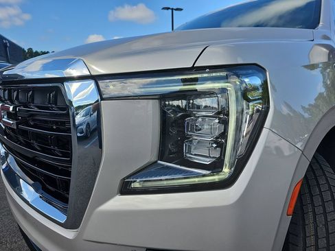 Used 2022 GMC Yukon XL SLE w/ Gmc Pro Safety Plus Package RWD image 35