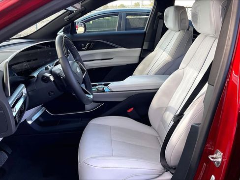 Used 2025 Cadillac Lyriq Sport image 7