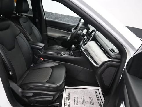 Used 2024 Jeep Compass Latitude AWD/4WD image 8