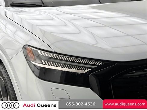 Used 2025 Audi Q4 e-tron Prestige image 9