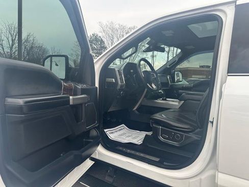 Used 2016 Ford F150 Platinum w/ Equipment Group 701A Luxury AWD/4WD image 11