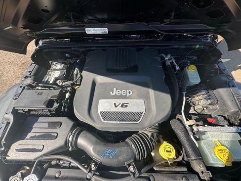 Used 2016 Jeep Wrangler Unlimited Sport w/ Connectivity Group image 19