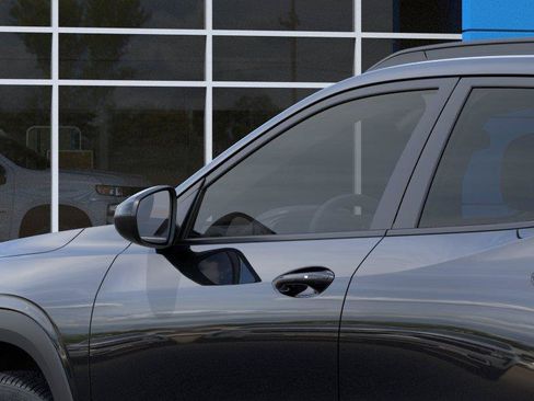 Used 2026 Chevrolet Trax LT w/ LT Convenience Package FWD image 12