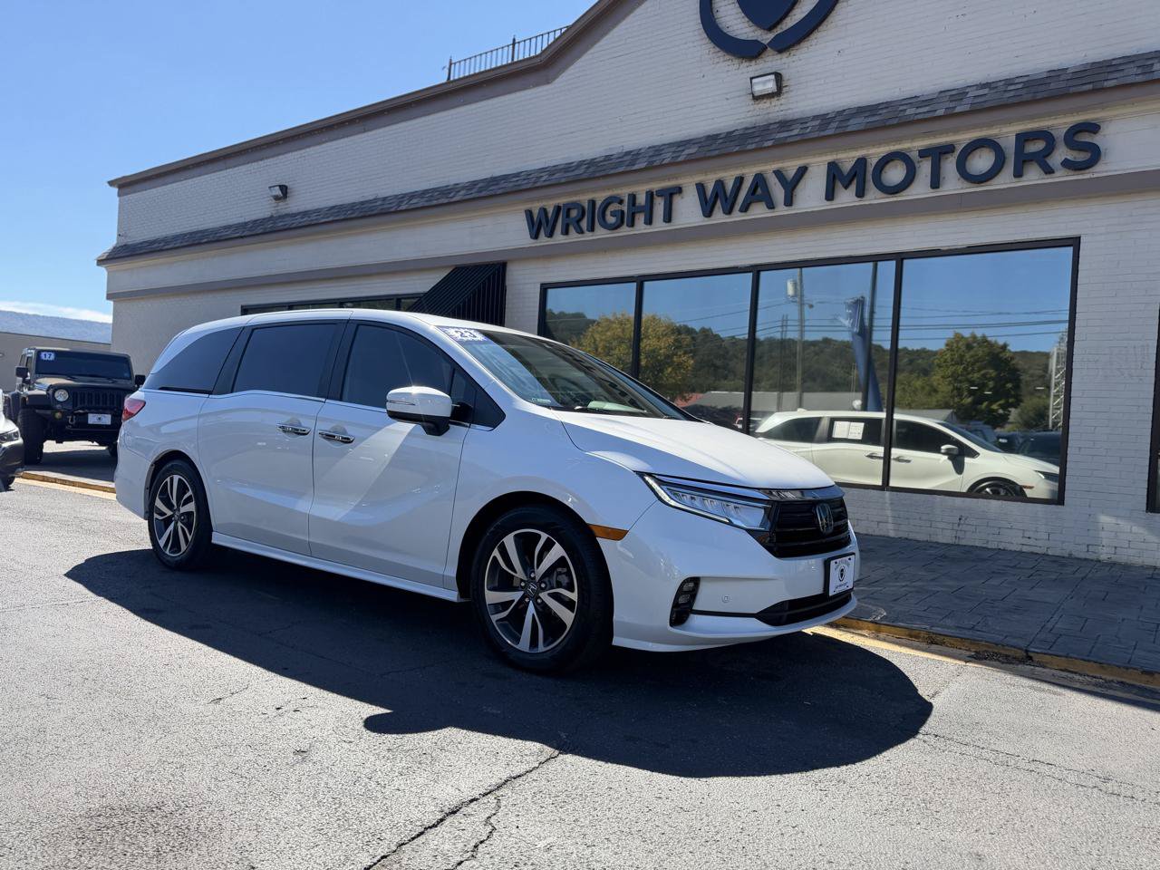 Used 2023 Honda Odyssey Touring image 1