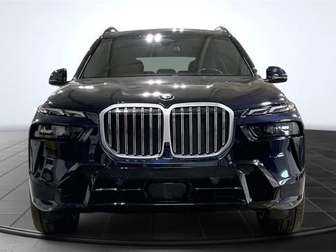 Used 2023 BMW X7 xDrive40i w/ Executive Package image 3