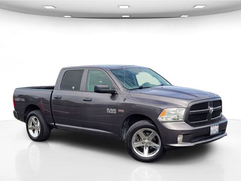 Used 2017 RAM 1500 Express RWD image 2