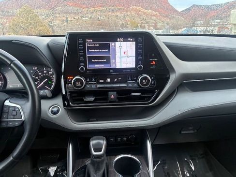 Used 2021 Toyota Highlander Limited image 14