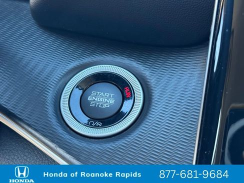 Used 2023 Jeep Grand Cherokee L Laredo image 27