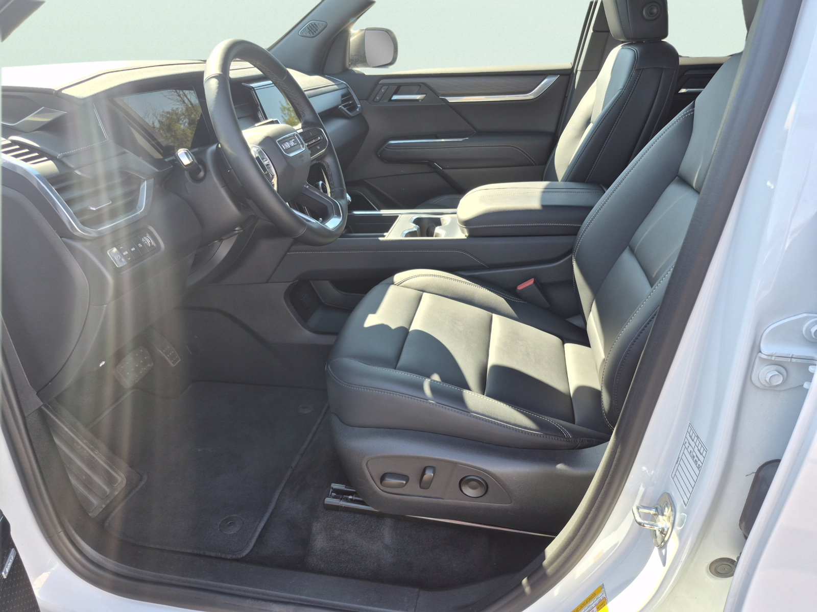 Used 2026 GMC Acadia Elevation w/ Elevation Premium Package AWD/4WD image 8