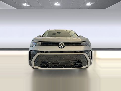 New 2026 Volkswagen Taos SE image 6