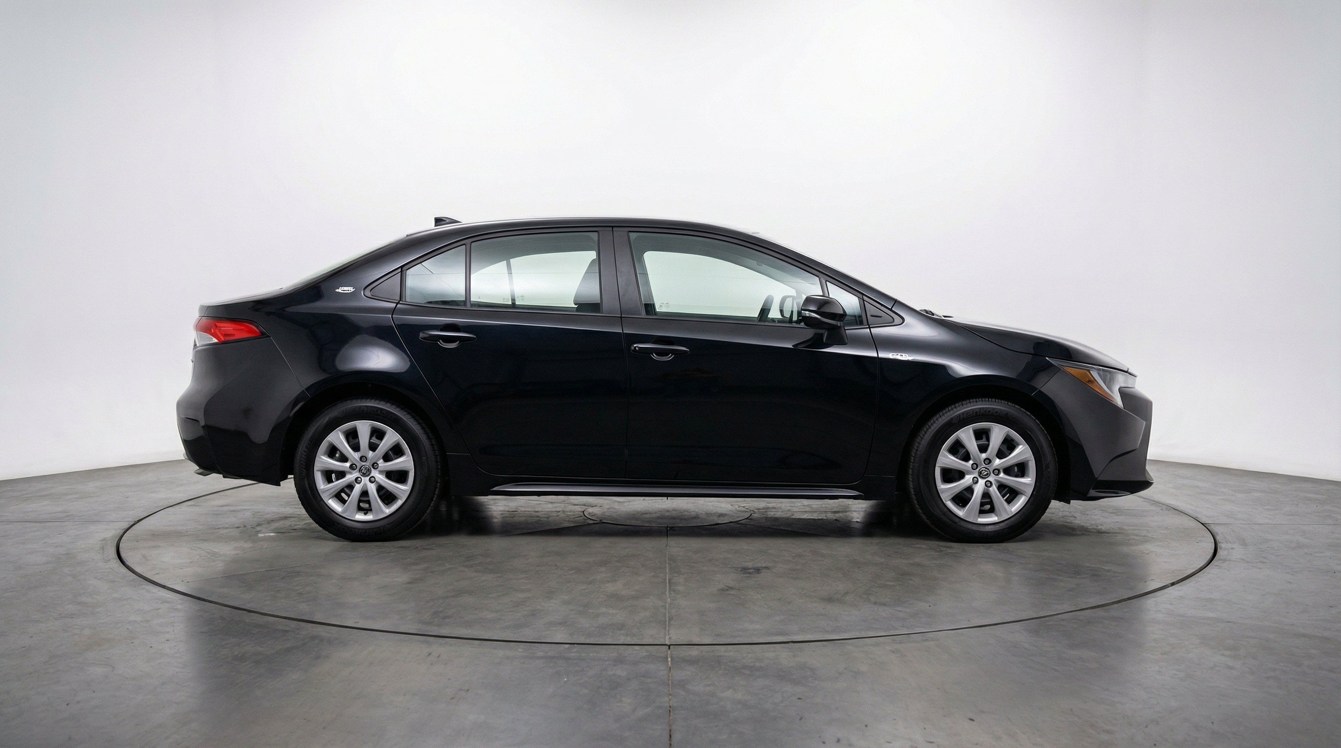 Used 2025 Toyota Corolla LE FWD image 10