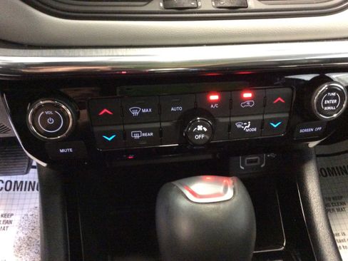 Used 2024 Jeep Compass Limited image 29