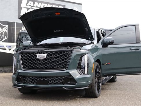 Used 2026 Cadillac Escalade V w/ LPO, ONYX Package AWD/4WD image 35
