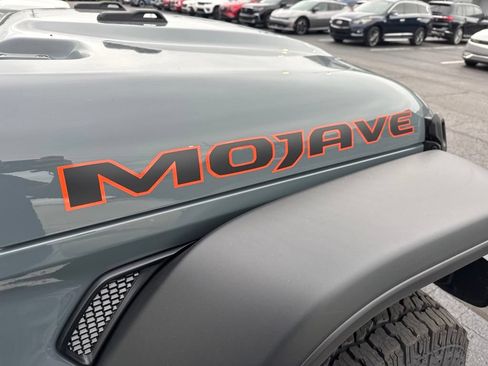 Used 2025 Jeep Gladiator Mojave w/ Convenience Group AWD/4WD image 5