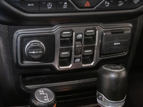 Used 2019 Jeep Wrangler Unlimited Sahara AWD/4WD image 22