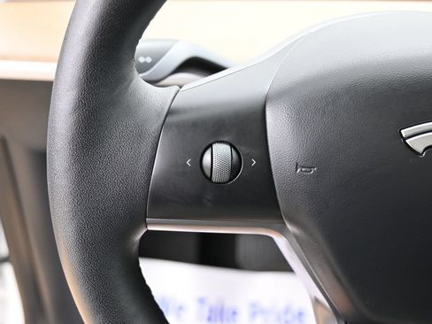 Used 2023 Tesla Model Y Long Range AWD/4WD image 13