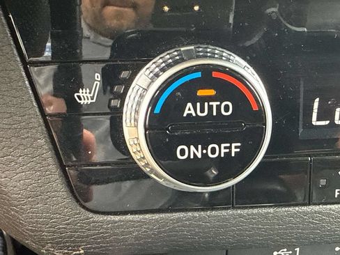 Used 2025 Mitsubishi Outlander SE FWD image 19