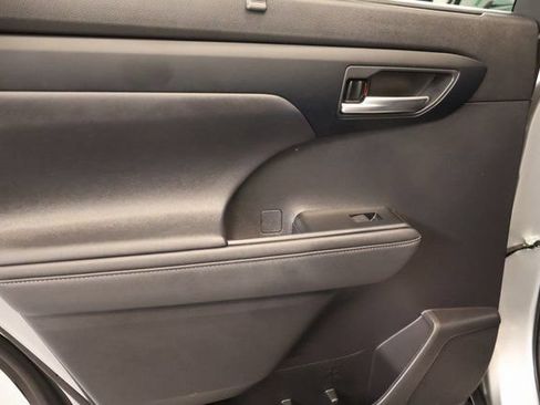Used 2023 Toyota Highlander XSE AWD/4WD image 29