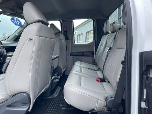 Used 2022 Ford F250 XL w/ Power Equipment Group image 9