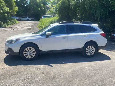 Used 2018 Subaru Outback 2.5i Premium AWD/4WD image 4