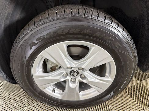 Used 2020 Toyota RAV4 XLE AWD/4WD image 11
