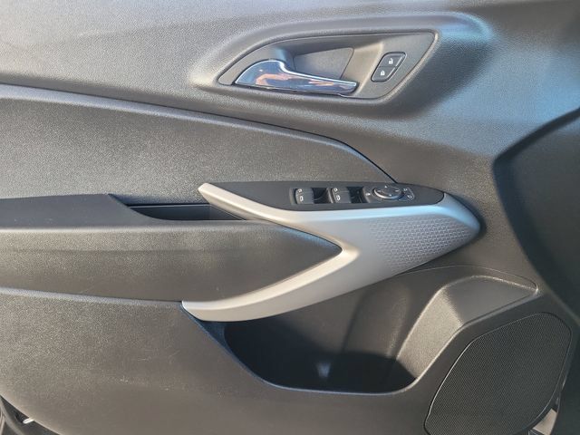 Used 2024 Chevrolet Trax RS FWD image 20