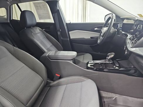 Certified 2024 Chevrolet Trax LT w/ Driver Confidence Package FWD image 13