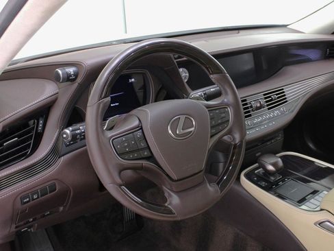 Used 2018 Lexus LS 500 w/ Luxury Package RWD image 32