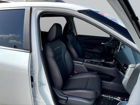 Used 2025 Nissan Rogue SV AWD/4WD image 31