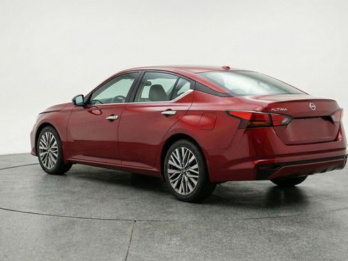 Used 2025 Nissan Altima 2.5 SV image 6
