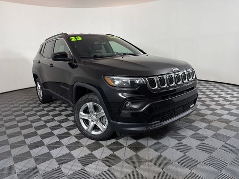 Used 2023 Jeep Compass Latitude AWD/4WD image 1