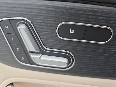 Used 2020 Mercedes-Benz GLB 250 image 29
