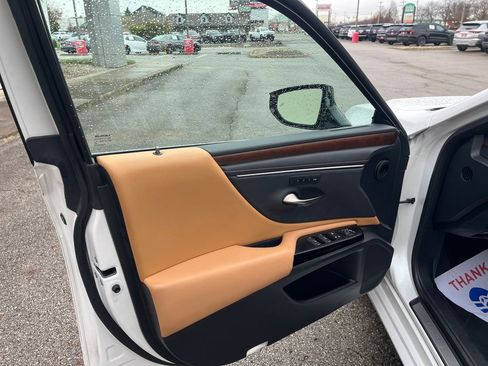 Used 2024 Lexus ES 350 w/ Premium Package image 11